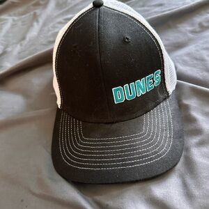 Head start hat black and white